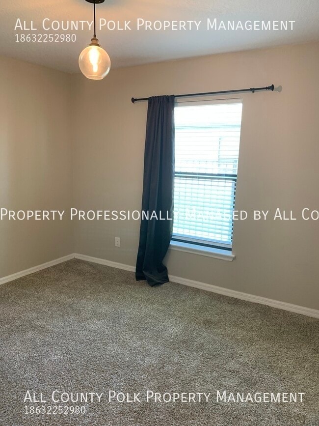 Building Photo - Lakeland Oasis! 3 Bedroom Duplex in Villag...