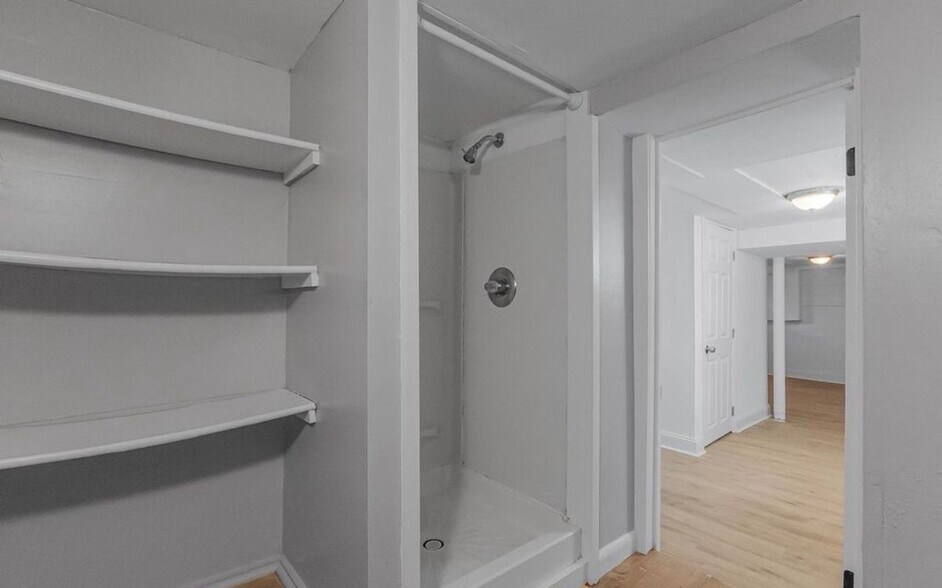 Building Photo - 4513 Woodlea Ave