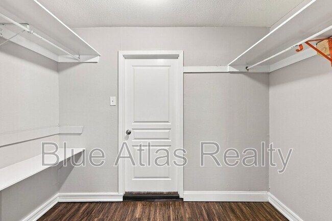 Building Photo - 3609 Galaxie Dr
