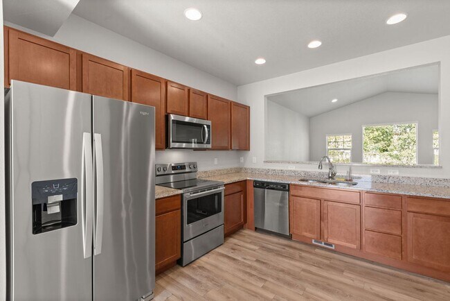 Building Photo - 290 E Chestnut St