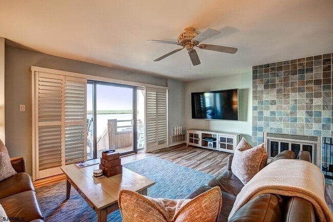 Building Photo - 12 Genoa Ct