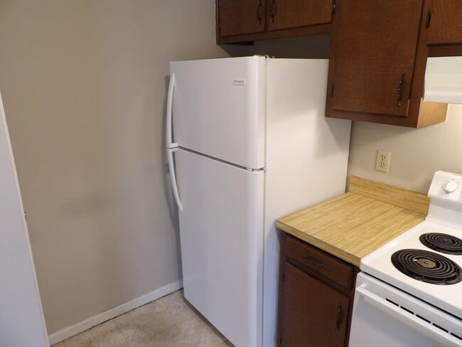 Building Photo - 204 Landings Dr