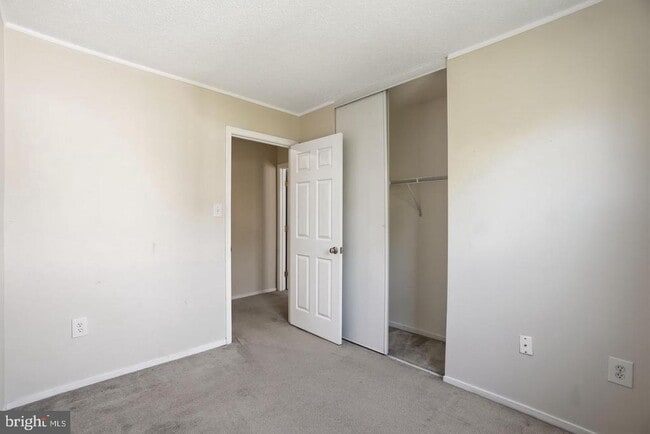 Building Photo - 2391 Hunters Square Ct