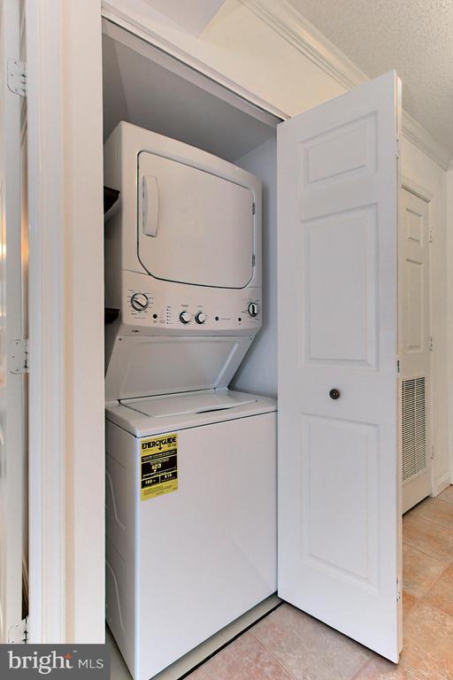 Building Photo - 2121 Jamieson Ave