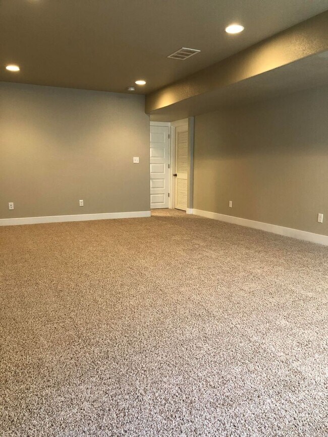 Building Photo - 6996 Tullamore Dr