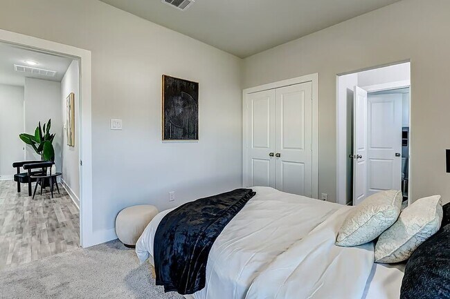 Building Photo - 4677 Bellfort Ave