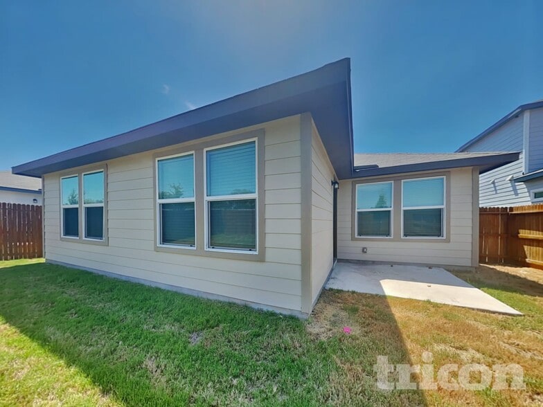 Building Photo - 13615 Emerson Wy