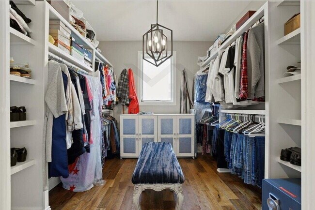 Building Photo - 8184 Woodland Shore Dr