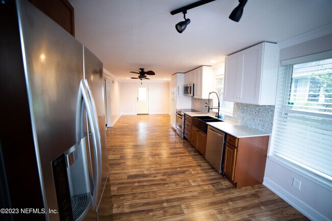 Building Photo - 2010 3rd St