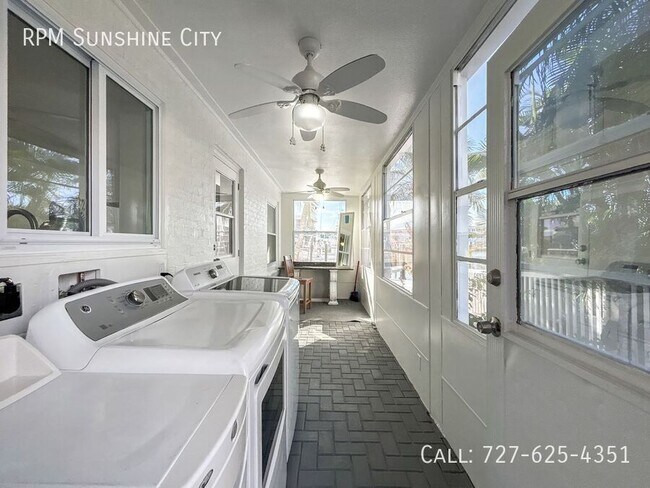Building Photo - 13535 Boca Ciega Ave
