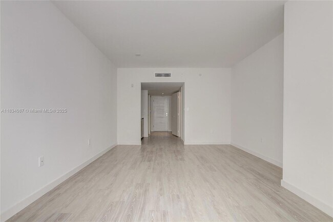 Building Photo - 1756 N Bayshore Dr