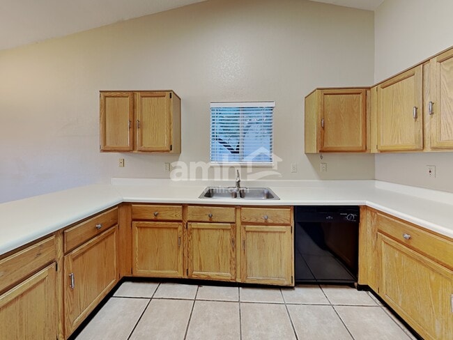 Building Photo - 9915 E Paseo Juan Tabo