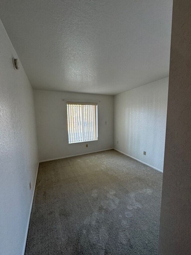 Building Photo - 264 E Scheibe Way