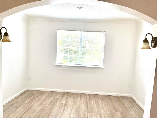 Building Photo - 9833 Baywinds Blvd