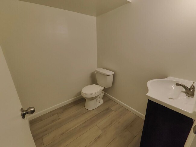Building Photo - 6 W 1400 S