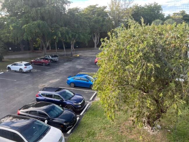 Building Photo - 9441 Evergreen Pl