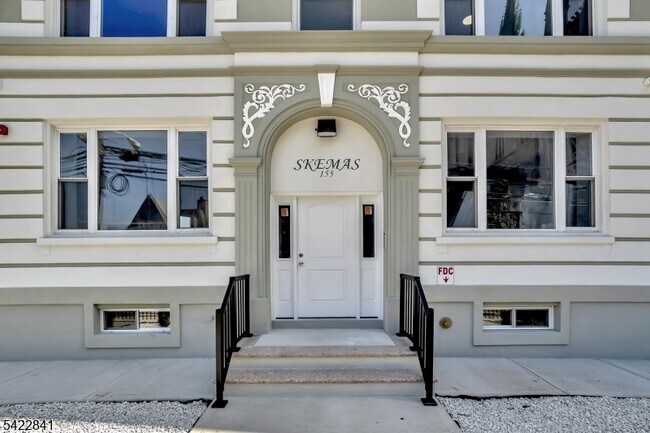 Building Photo - 155 Clifton Ave