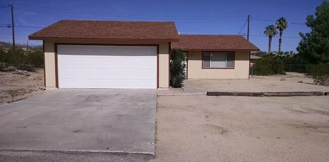 Primary Photo - ***$100 off 1st Month Rent*** 2 Bedroom Ch...