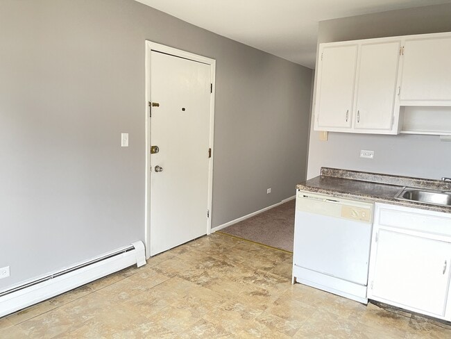 Building Photo - 535 Brookside Dr