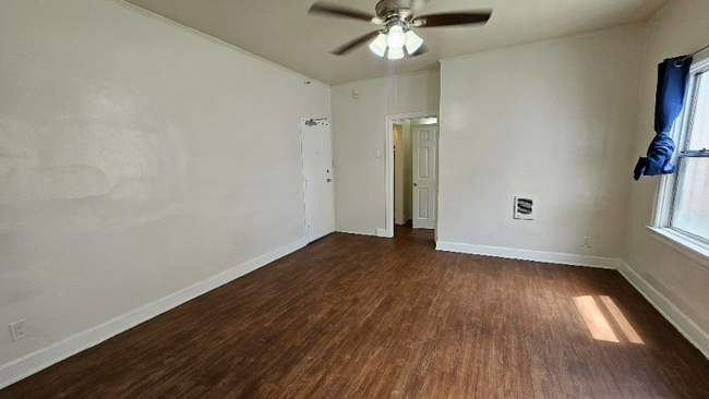 Building Photo - 727 S Coronado St