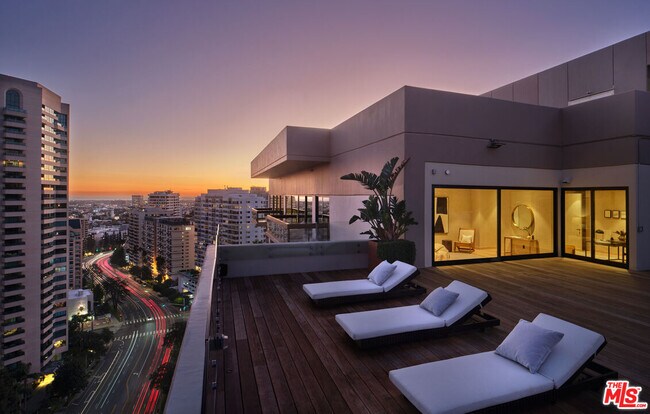 Building Photo - 10445 Wilshire Blvd