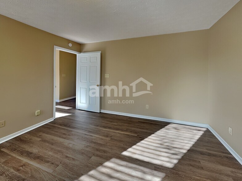 Building Photo - 1903 E Maple Park Dr