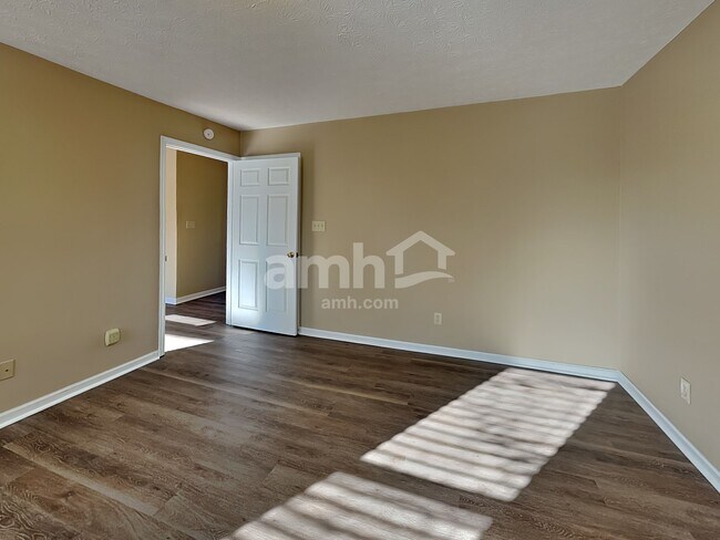 Building Photo - 1903 E Maple Park Dr