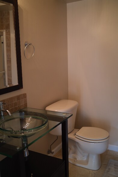 Building Photo - 153A Bradford Ct