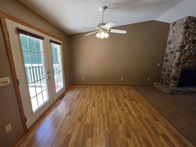 Building Photo - 4 Bedroom 2 Bathroom Home on 5 Acres with Shop, New Deck & Attached Garage