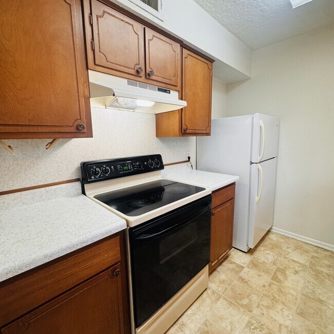 Building Photo - 2901 Helena Ave