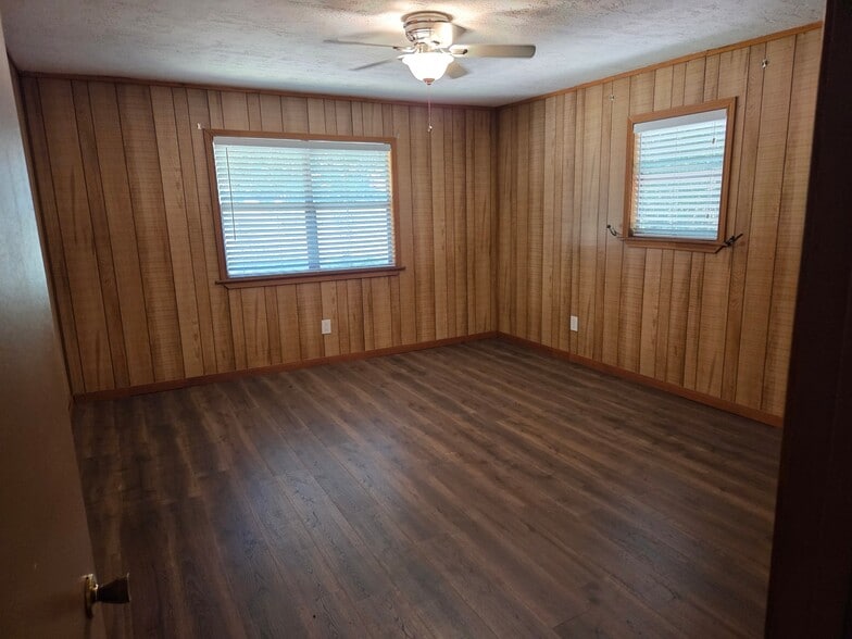 Building Photo - 4777 Holly Ln W