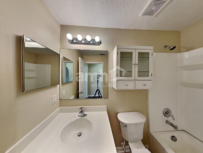 Building Photo - 194 Velveteen Place