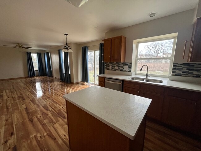 Building Photo - 2936 Deerpath Ln