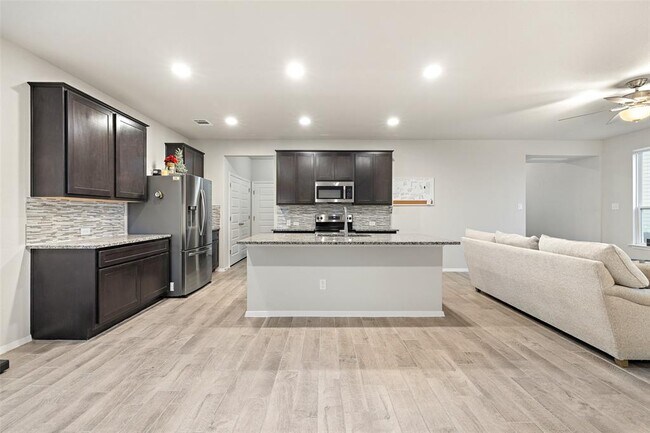 Building Photo - 408 Black Opal Dr