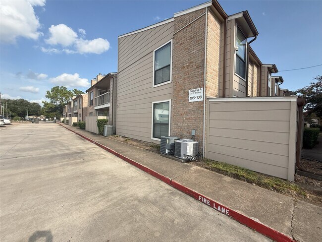 Primary Photo - 2100 Wilcrest Dr