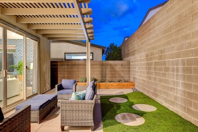 Building Photo - Luxury Fully Furnished Designer Home in Inspirada!