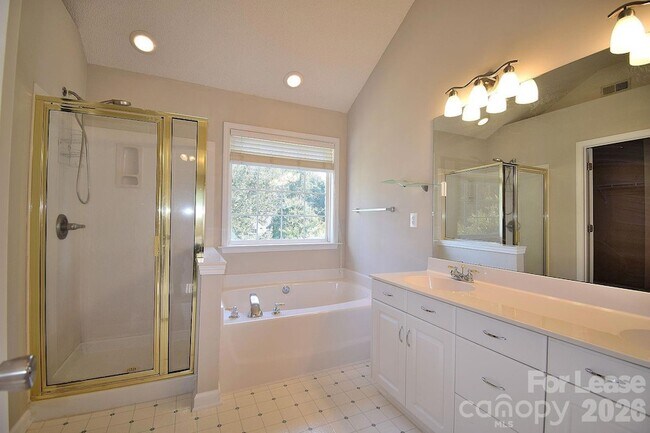 Building Photo - 2941 Glen Summit Dr