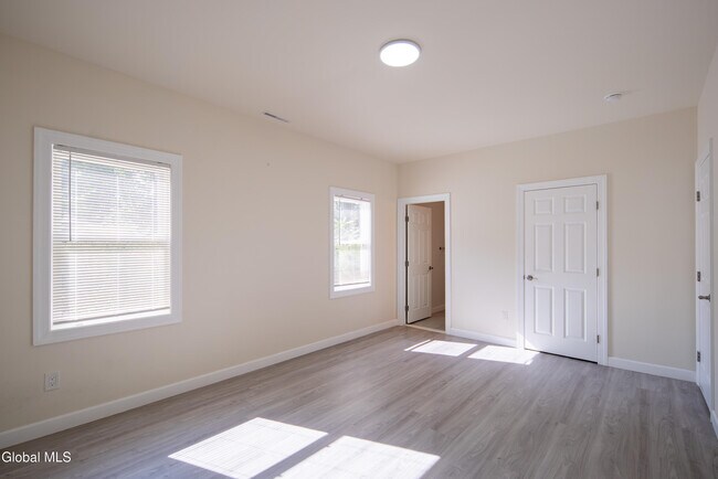Building Photo - 489 Grooms Rd