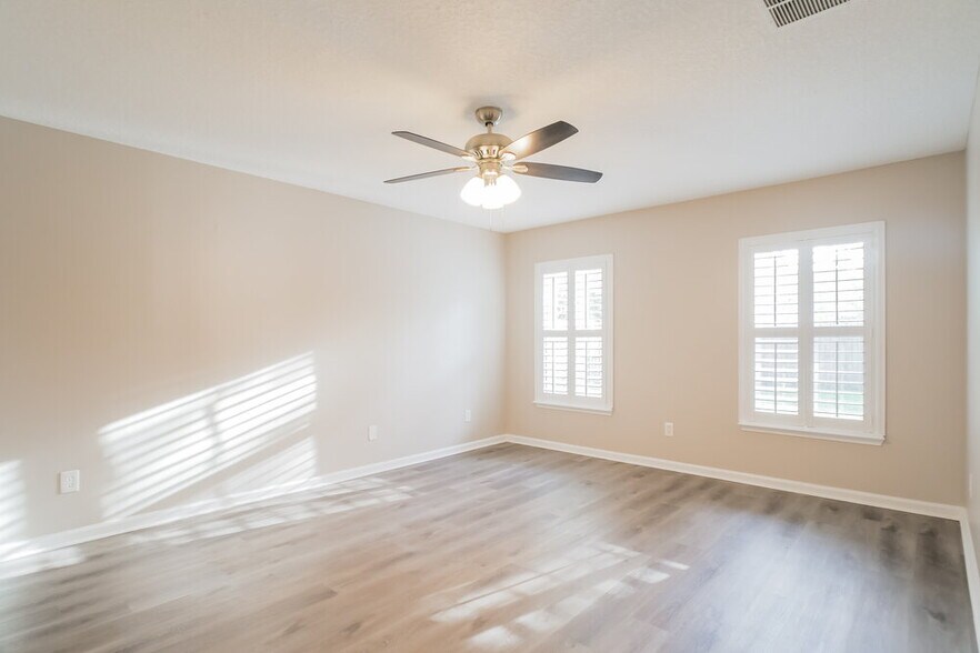 Building Photo - 2158 S Cranbrook Ave