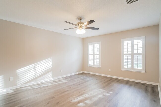 Building Photo - 2158 S Cranbrook Ave