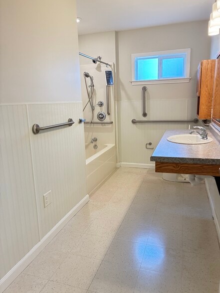 Bathroom - 2031 Blaine Ave