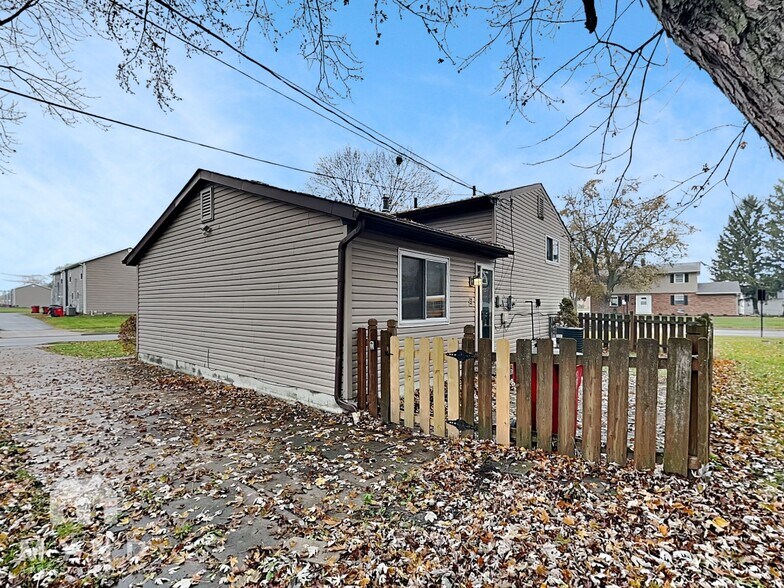 Building Photo - 3586 Richard Ave