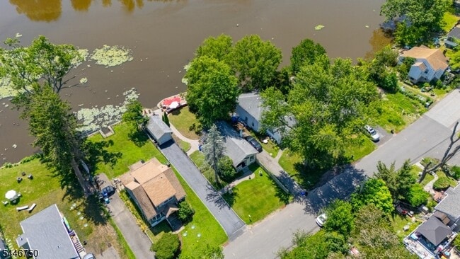 Building Photo - 47 Lakeview Terrace