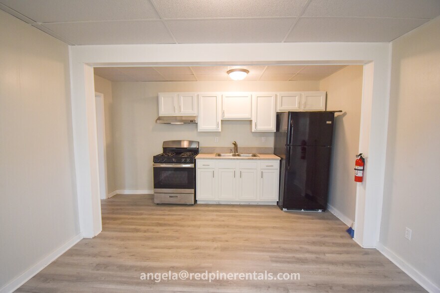 kitchen/dining room - 17 Walnut St