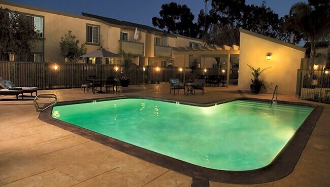 Building Photo - Fantastic Clairemont Condo with Outdoor Space!