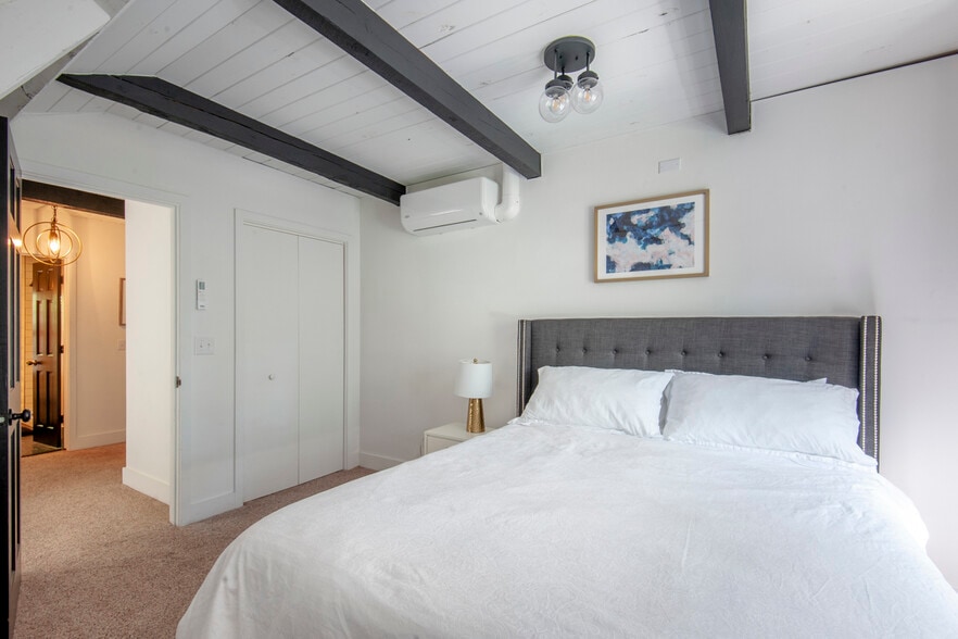 Building Photo - 1644 Dudley Mountain Rd