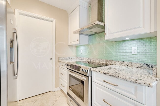 Building Photo - Riverfront Two Bedroom Condo