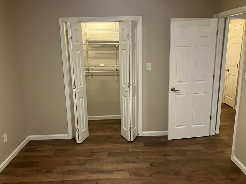 Master BR-2 - 237 Camelot Dr