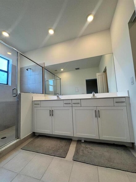 Building Photo - 5442 SW 14th Ct