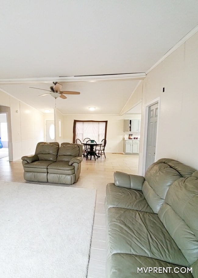 Building Photo - 279 Seminole Trl